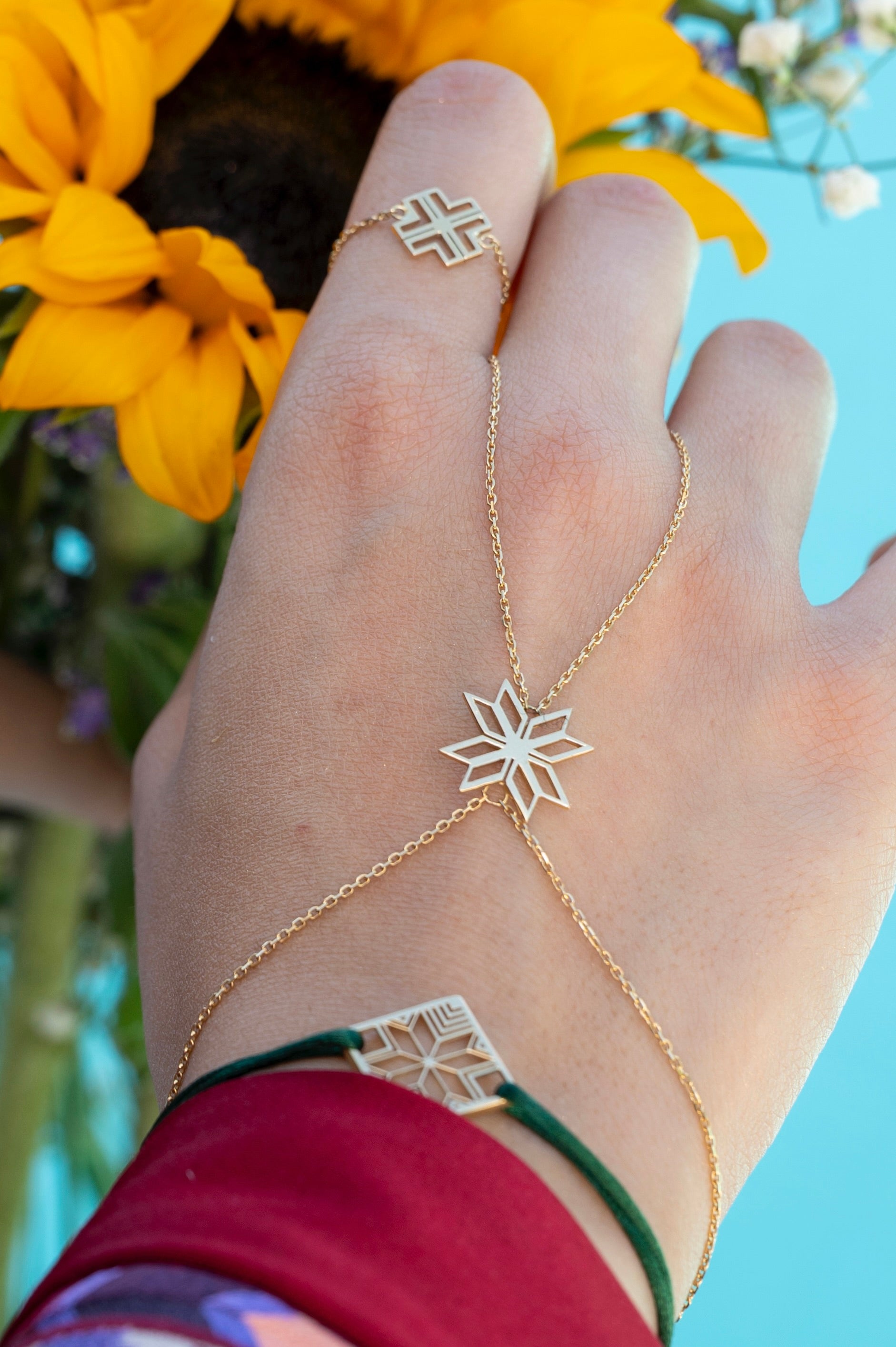 Najma Hand Chain