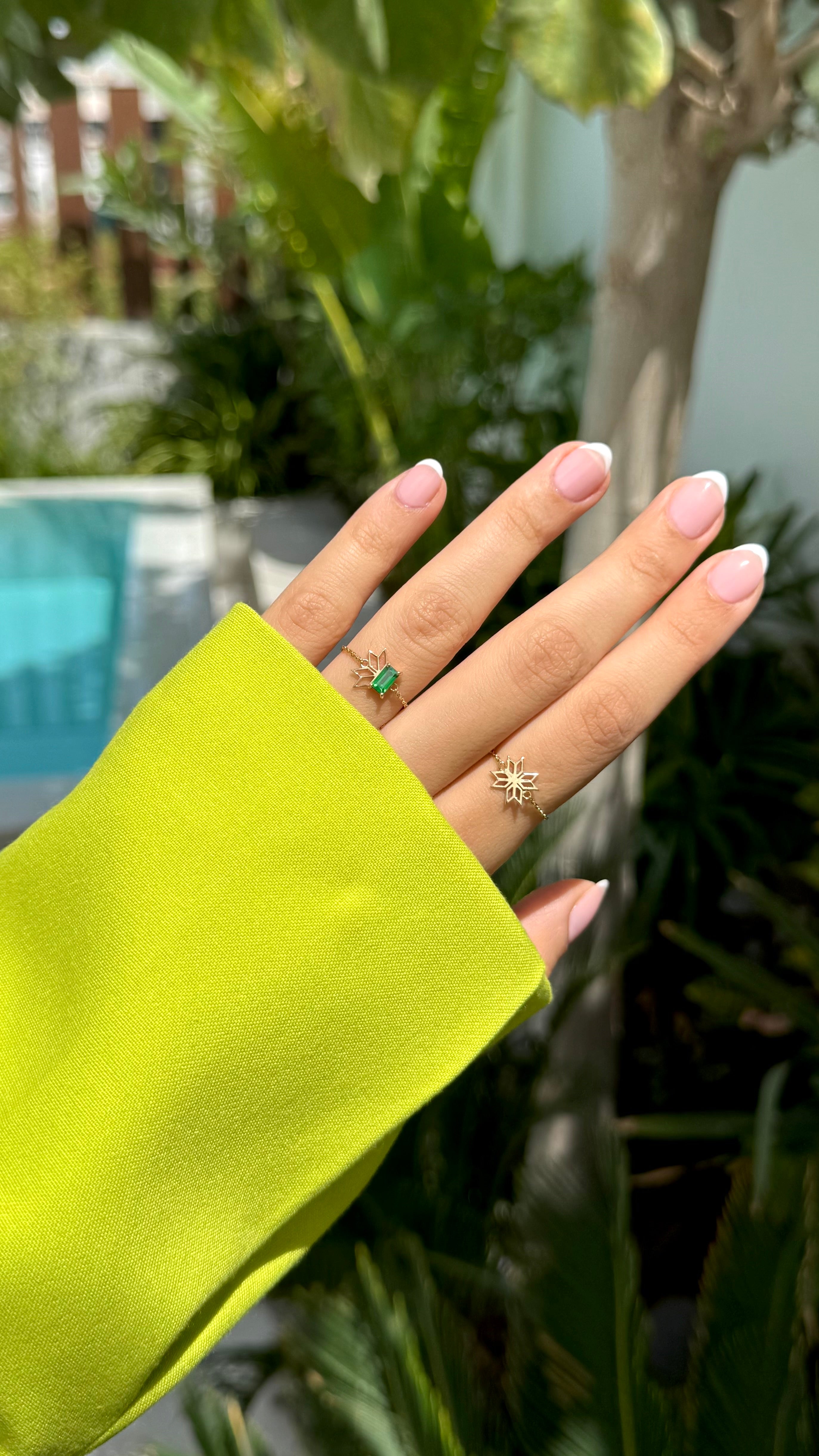Saru Emerald Chain Ring