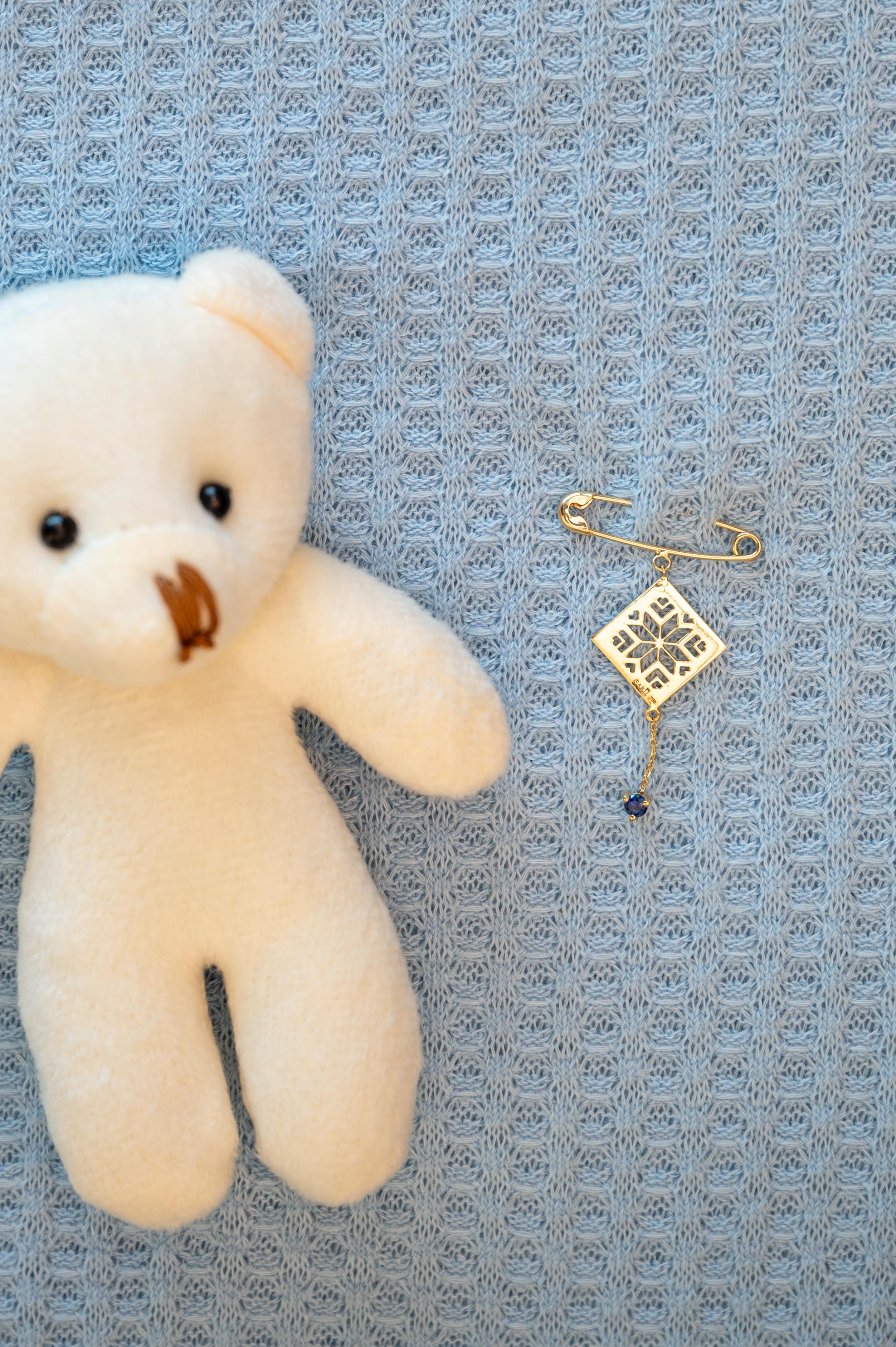 Saru Sapphire Baby Pin